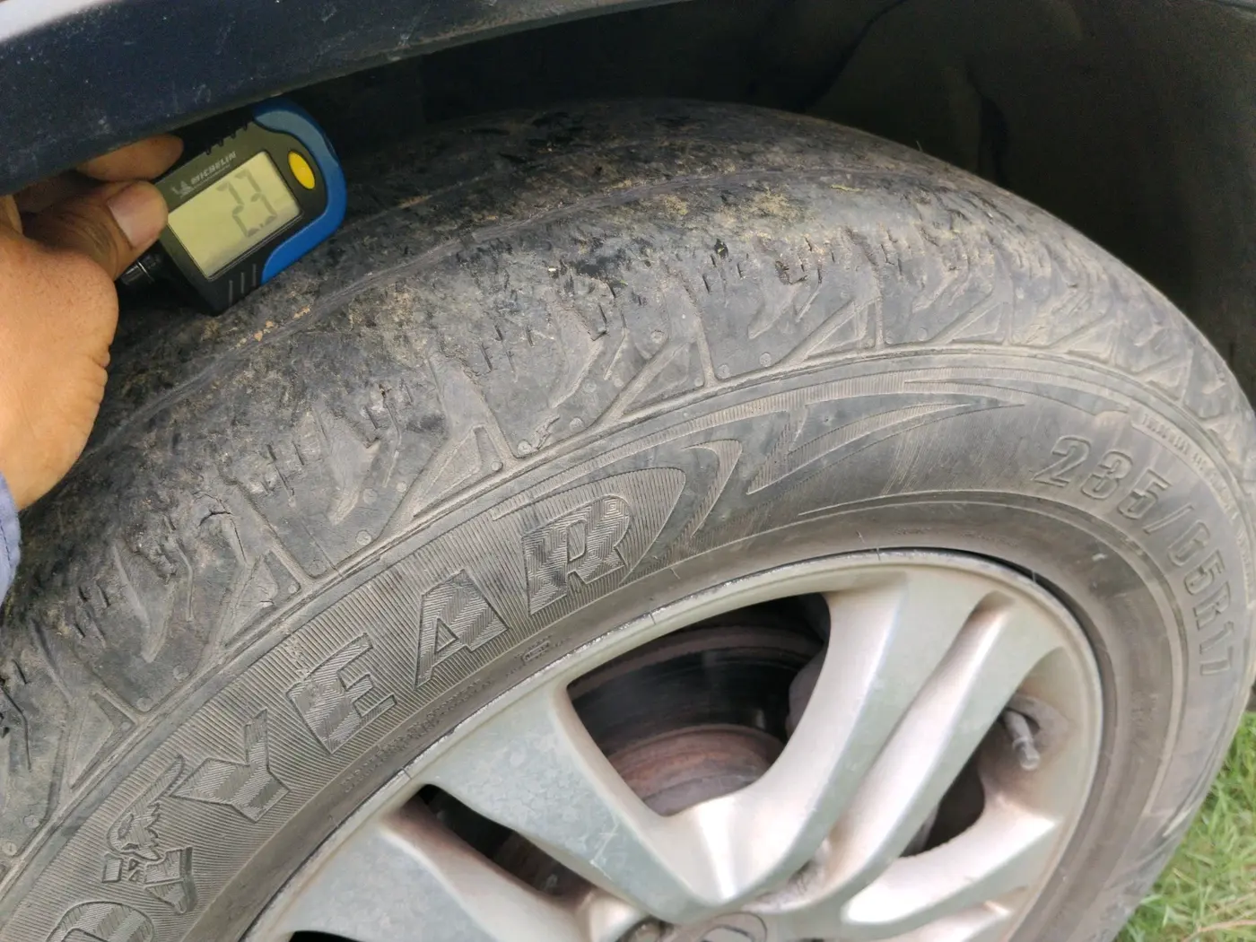 2012 Honda CRV 2.0L 4WD AT, Petrol, Automatic, 1,39,557 km, tyre