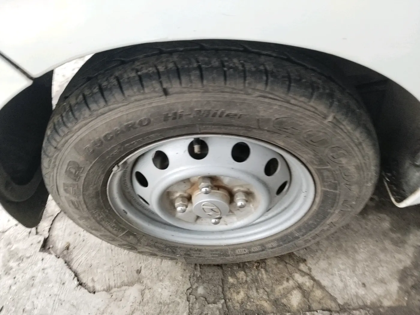 2016 Hyundai Eon ERA +, Petrol, Manual, 75,068 km, tyre