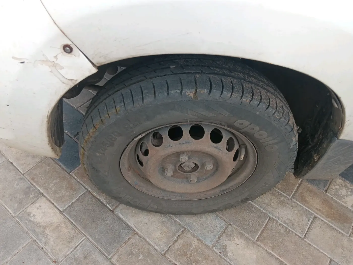 2016 Maruti Alto 800 LXI, CNG, Manual, 1,88,445 km, tyre