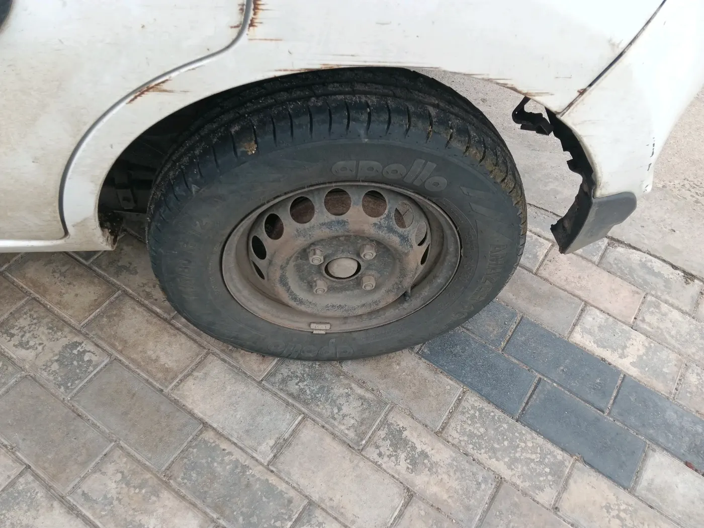 2016 Maruti Alto 800 LXI, CNG, Manual, 1,88,445 km, tyre