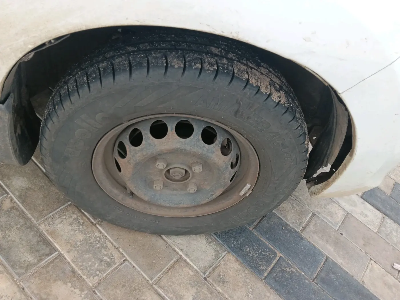 2016 Maruti Alto 800 LXI, CNG, Manual, 1,88,445 km, tyre