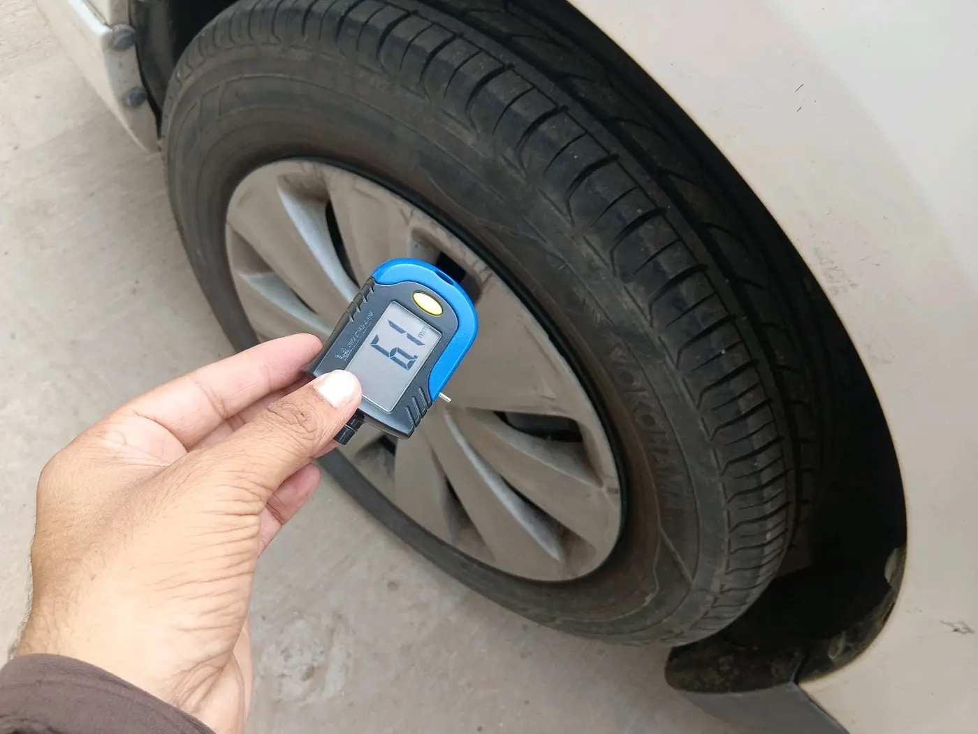 2017 Maruti Ertiga VXI, Petrol, Manual, 62,436 km, tyre