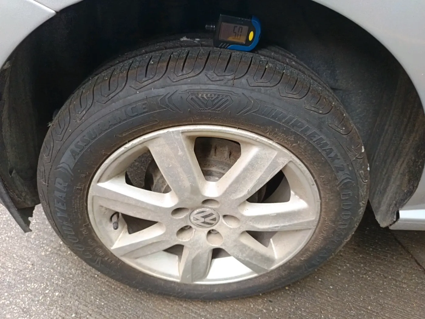 2012 Volkswagen Polo HIGHLINE 1.6L, Petrol, Manual, 60,574 km, tyre