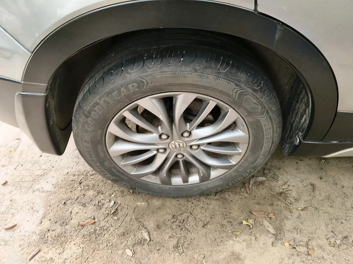2017 Maruti S Cross ALPHA 1.6, Diesel, Manual, 1,68,674 km, tyre
