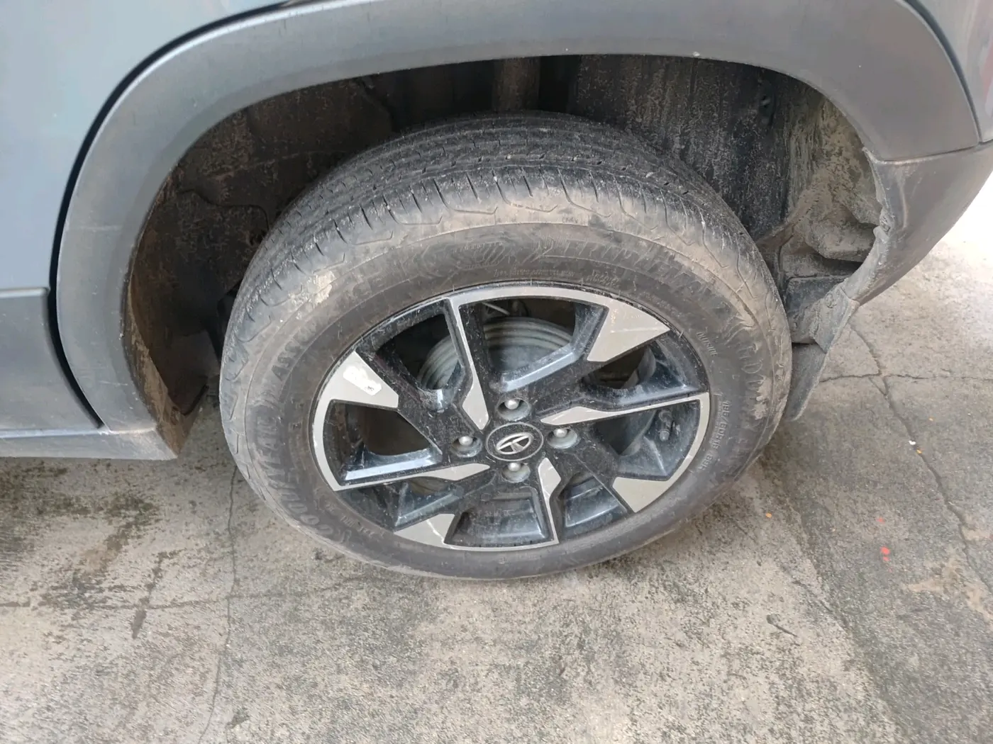 2021 Tata PUNCH CREATIVE  AMT, Petrol, Automatic, 46,997 km, tyre