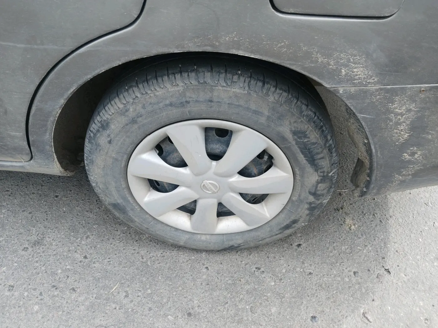 2012 Nissan Sunny XE, CNG, Manual, 95,719 km, tyre