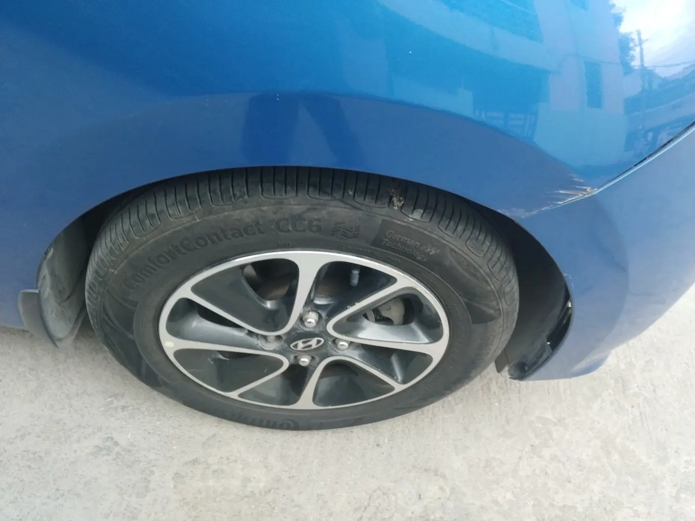 2018 Hyundai Grand i10 SPORTZ AT 1.2 KAPPA VTVT, Petrol, Automatic, 34,427 km, tyre
