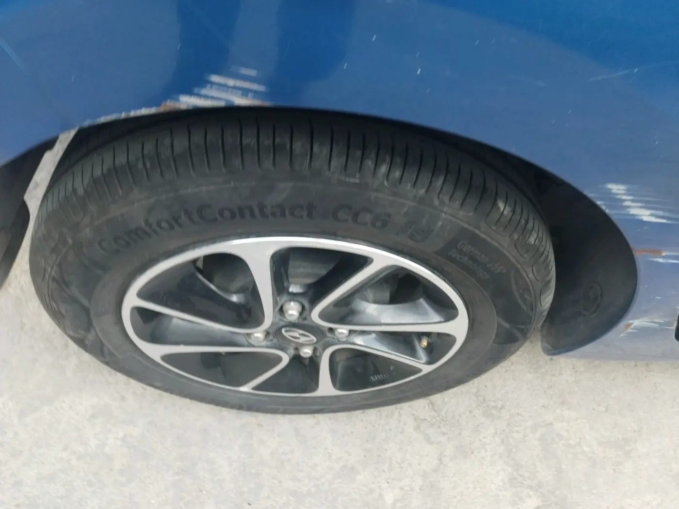 2018 Hyundai Grand i10 SPORTZ AT 1.2 KAPPA VTVT, Petrol, Automatic, 34,427 km, tyre