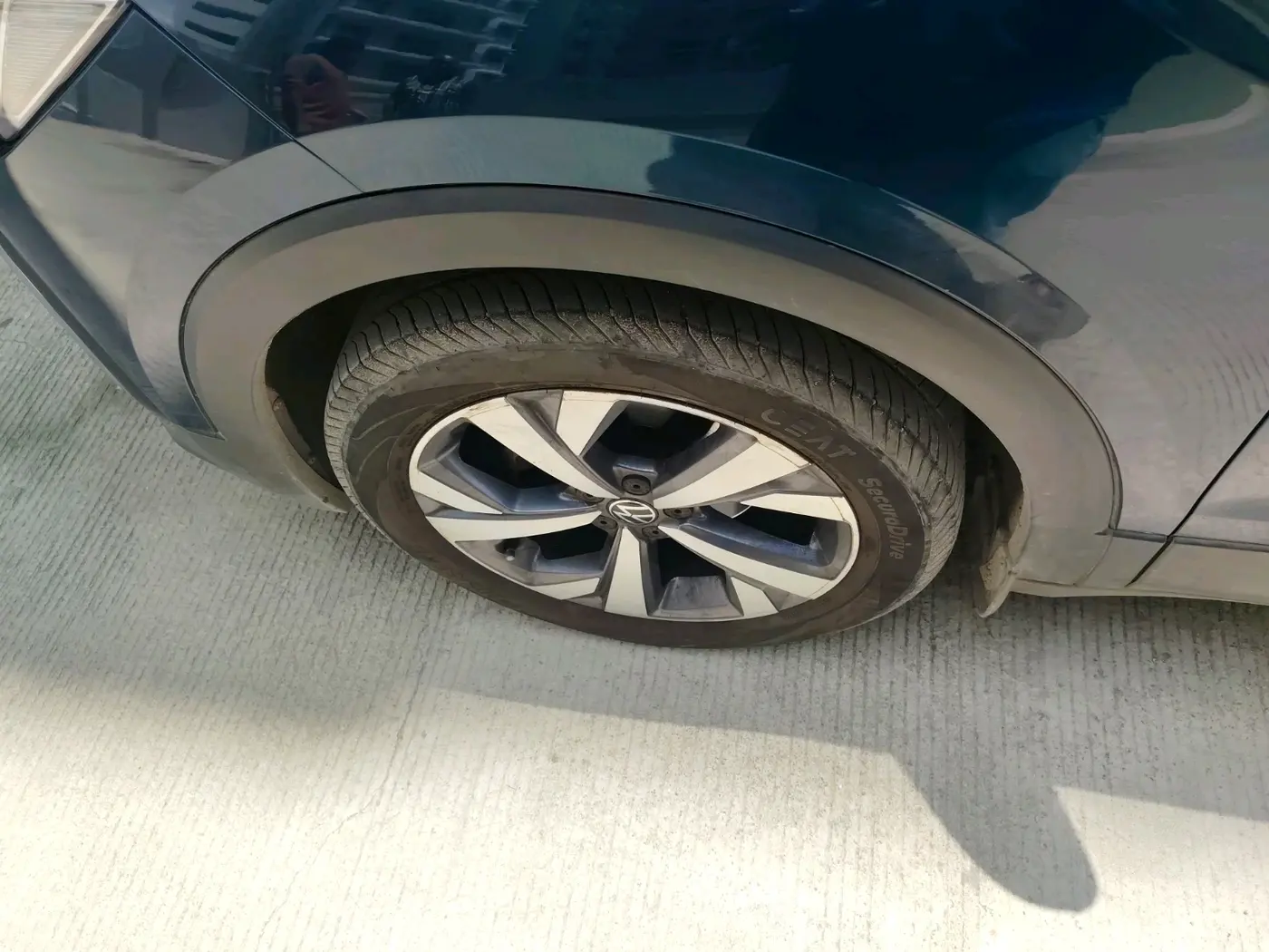 2023 Volkswagen TAIGUN TOPLINE 1.0 TSI AT, Petrol, Automatic, 30,785 km, tyre