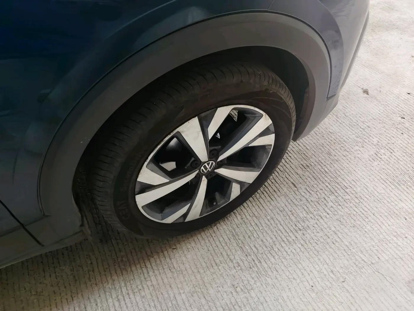 2023 Volkswagen TAIGUN TOPLINE 1.0 TSI AT, Petrol, Automatic, 30,785 km, tyre