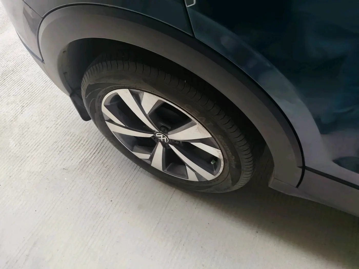 2023 Volkswagen TAIGUN TOPLINE 1.0 TSI AT, Petrol, Automatic, 30,785 km, tyre
