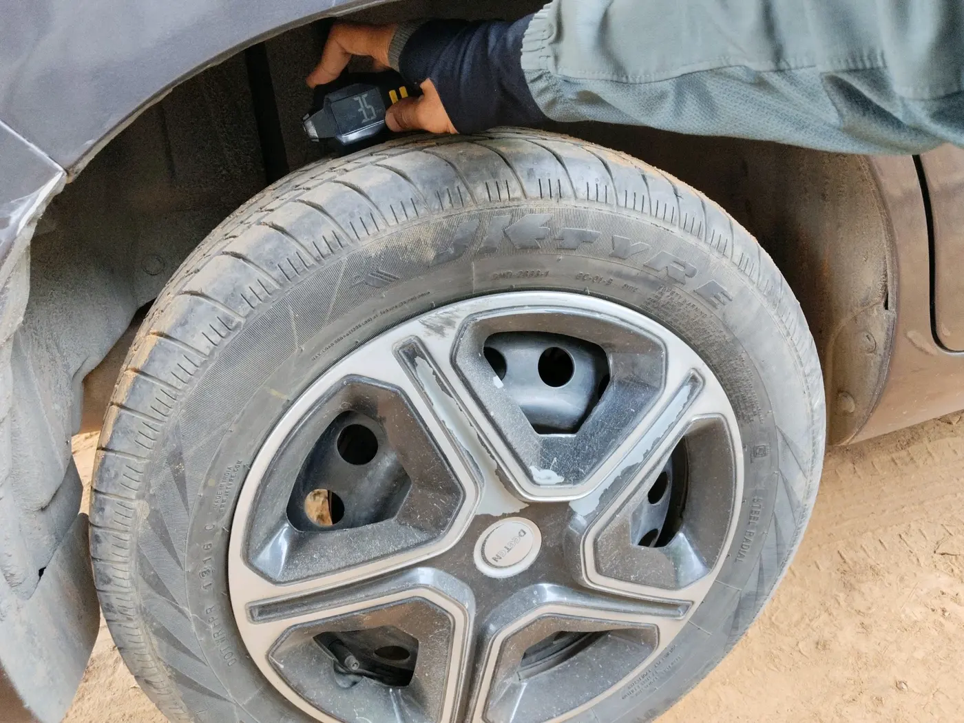 2016 Maruti Ertiga VXI, Petrol, Manual, 18,366 km, tyre