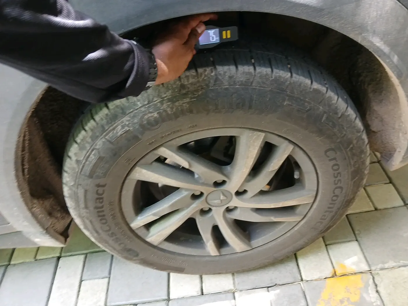 2021 Mahindra XUV700 AX 5 P MT 5 STR, Petrol, Manual, 48,310 km, tyre