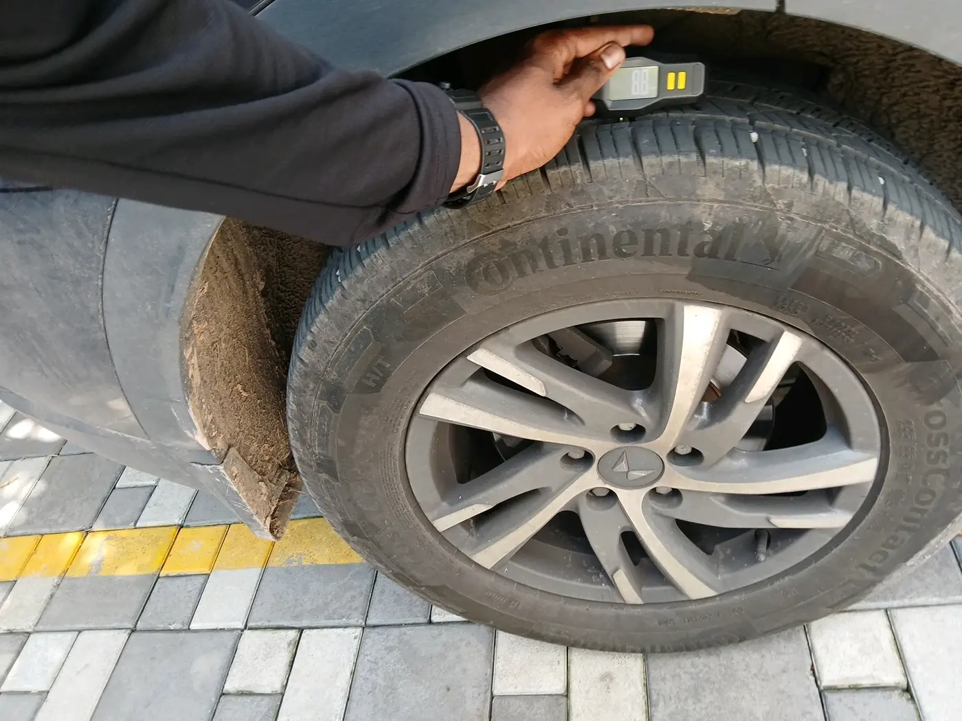 2021 Mahindra XUV700 AX 5 P MT 5 STR, Petrol, Manual, 48,310 km, tyre