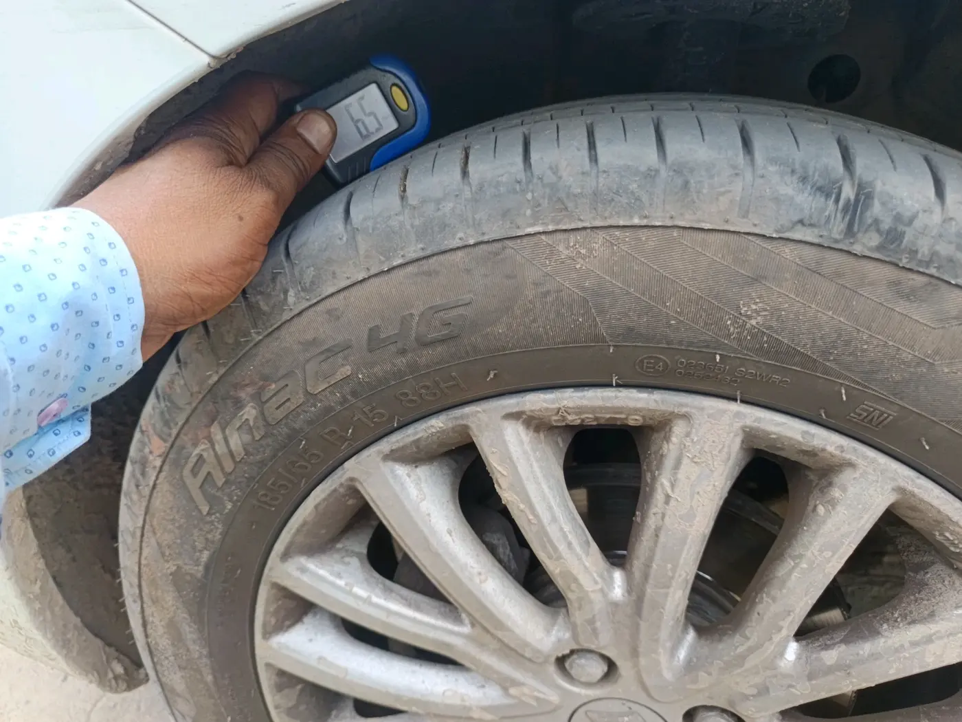 2022 Maruti Dzire ZXI CNG, CNG, Manual, 84,574 km, tyre