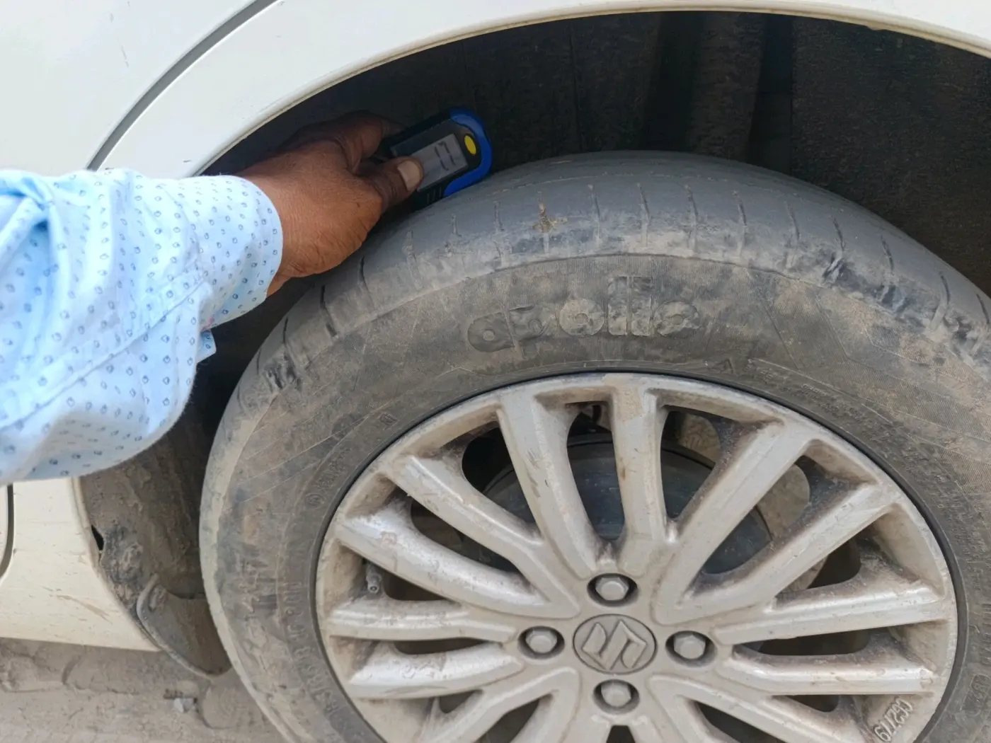 2022 Maruti Dzire ZXI CNG, CNG, Manual, 84,574 km, tyre