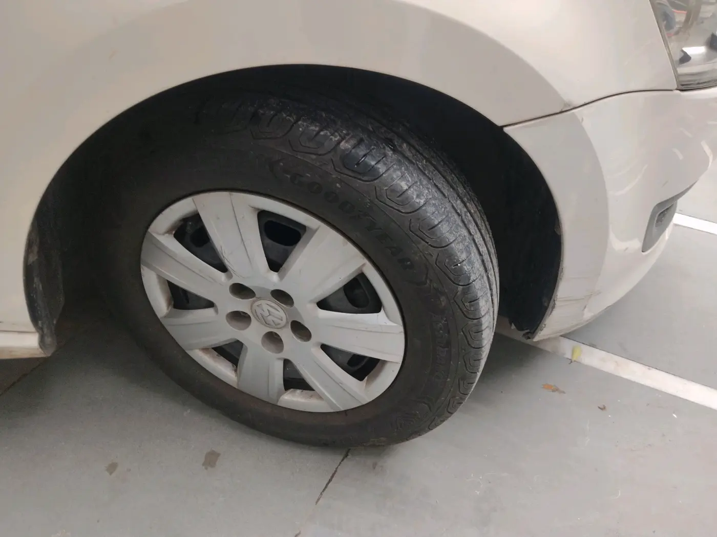 2012 Volkswagen Polo TRENDLINE 1.2L PETROL, Petrol, Manual, 1,14,649 km, tyre