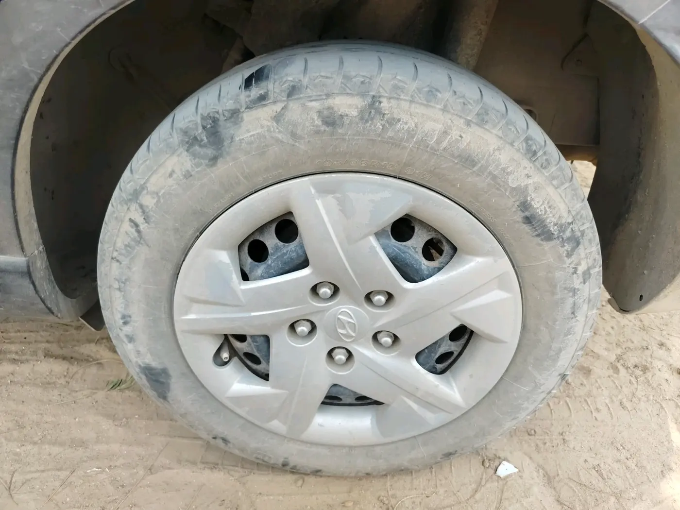 2020 Hyundai VENUE S 1.2, Petrol, Manual, 1,84,497 km, tyre