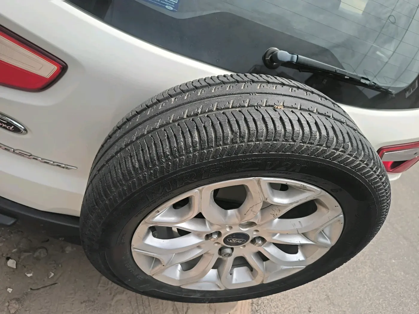 2014 Ford Ecosport TITANIUM 1.0L ECOBOOST, Petrol, Manual, 75,704 km, tyre