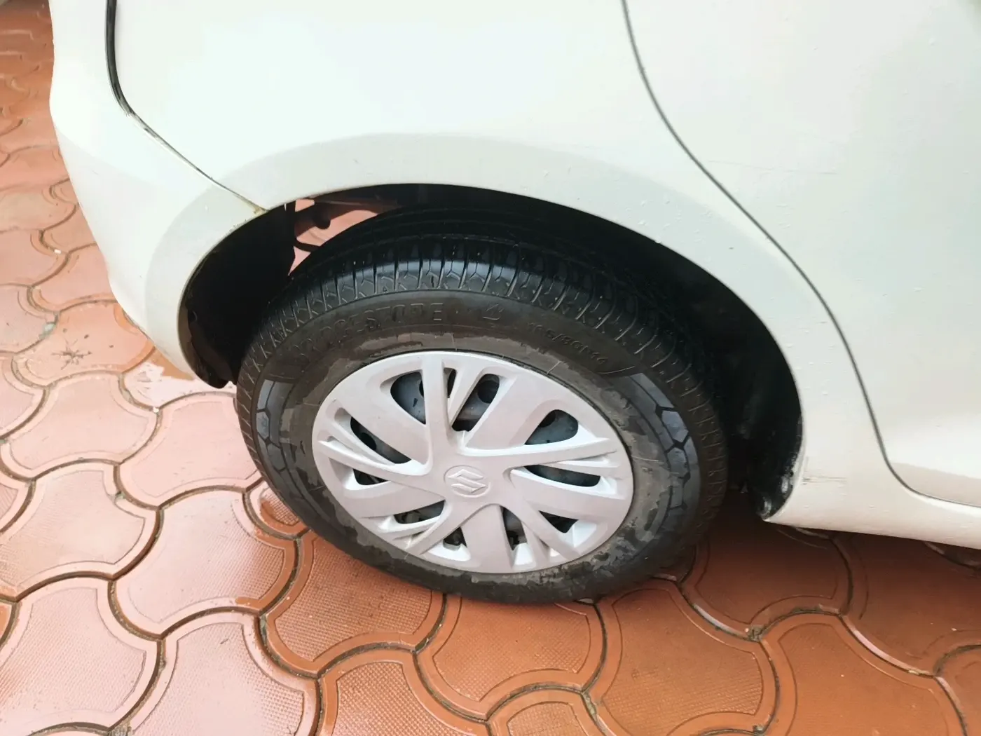 2015 Maruti Swift VXI, Petrol, Manual, 1,98,520 km, tyre