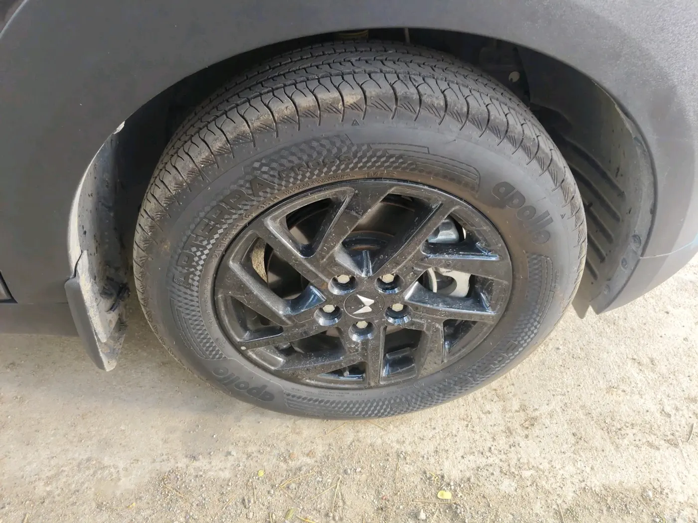 2025 Mahindra XUV 3XO REVX A 1.2 Petrol MT, Petrol, Manual, 5,756 km, tyre