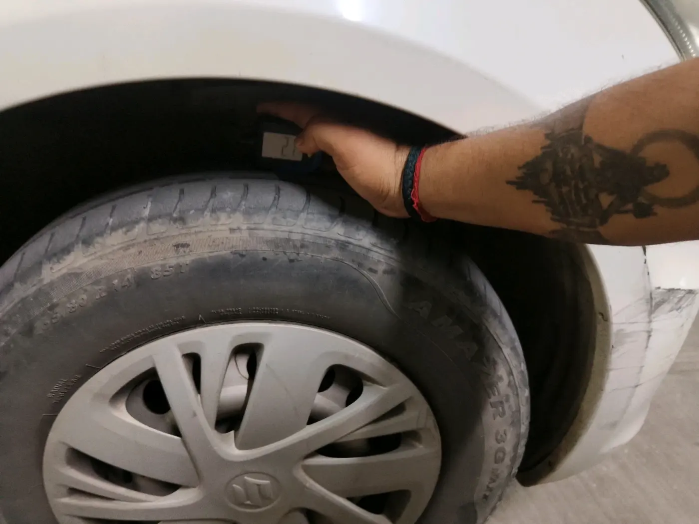 2015 Maruti Swift LXI, Petrol, Manual, 1,26,153 km, tyre