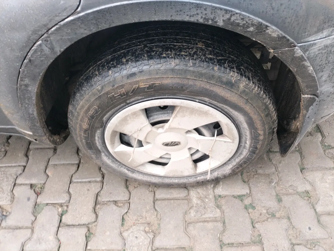2013 Mahindra XUV500 W4, Diesel, Manual, 1,05,948 km, tyre