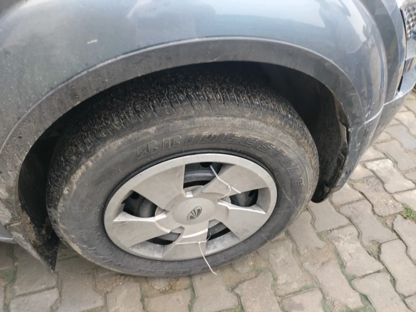 2013 Mahindra XUV500 W4, Diesel, Manual, 1,05,948 km, tyre
