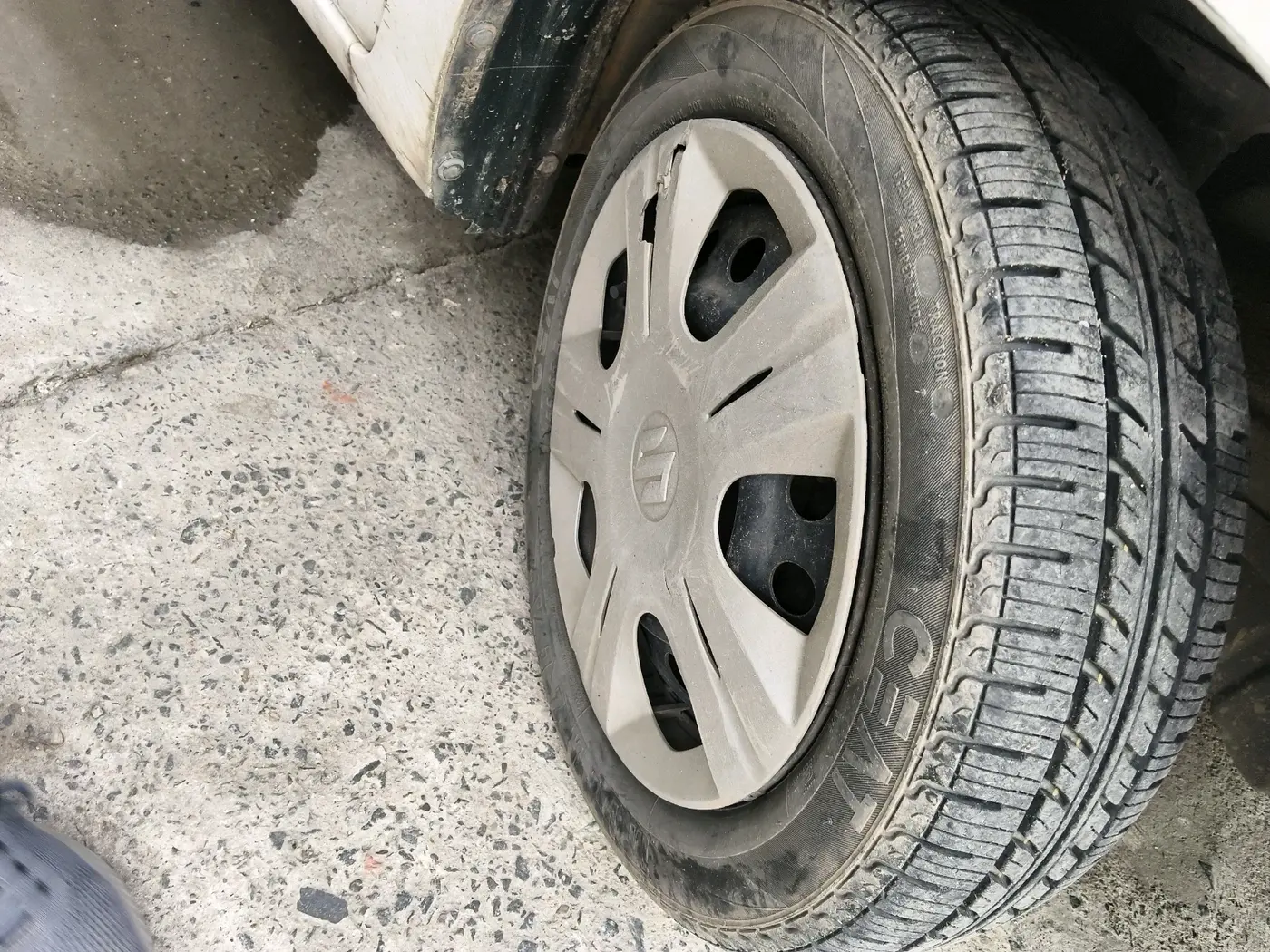 2011 Maruti Wagon R 1.0 VXI, Petrol, Manual, 68,562 km, tyre