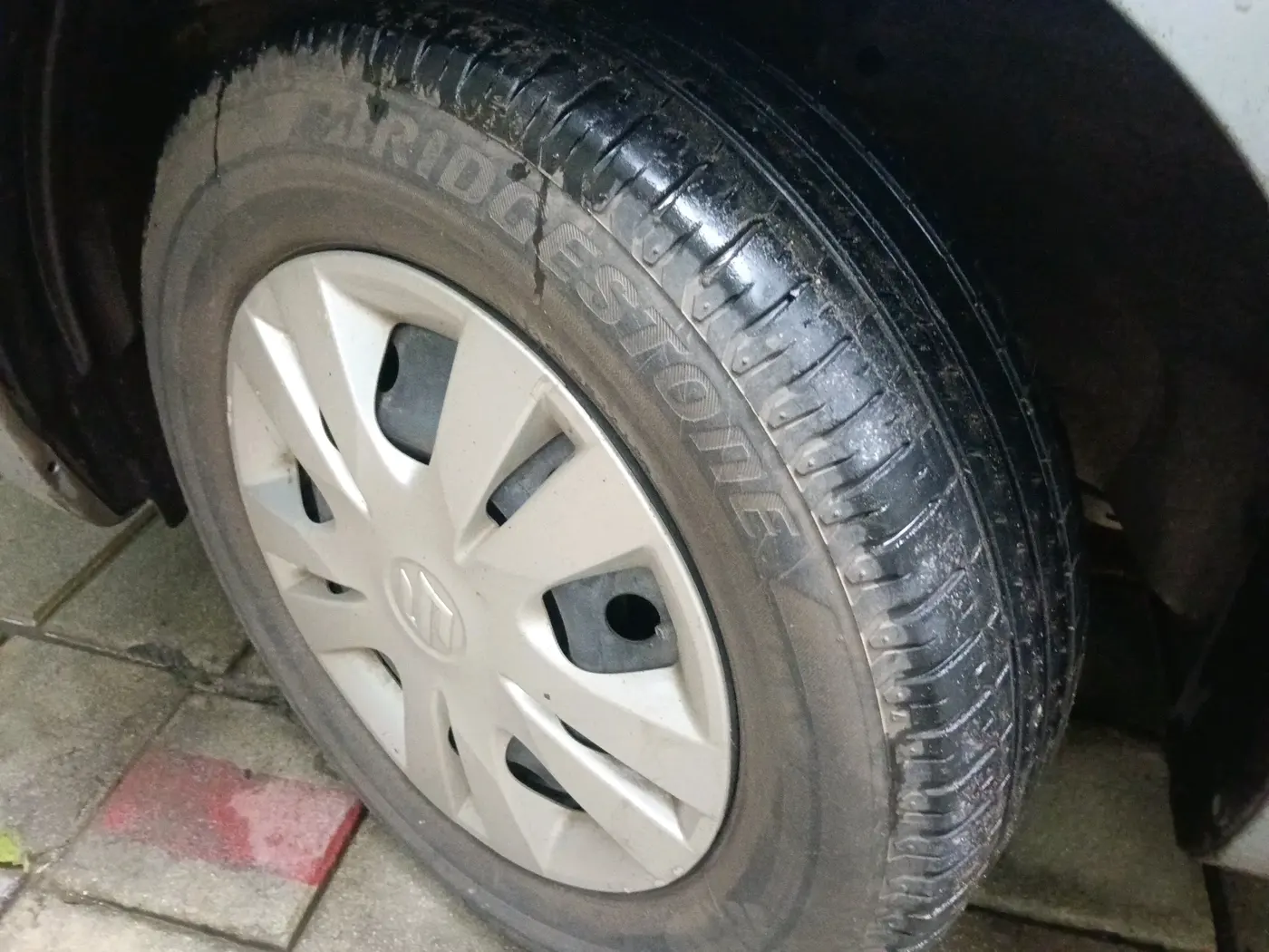 2013 Maruti Swift Dzire VXI, Petrol, Manual, 77,562 km, tyre