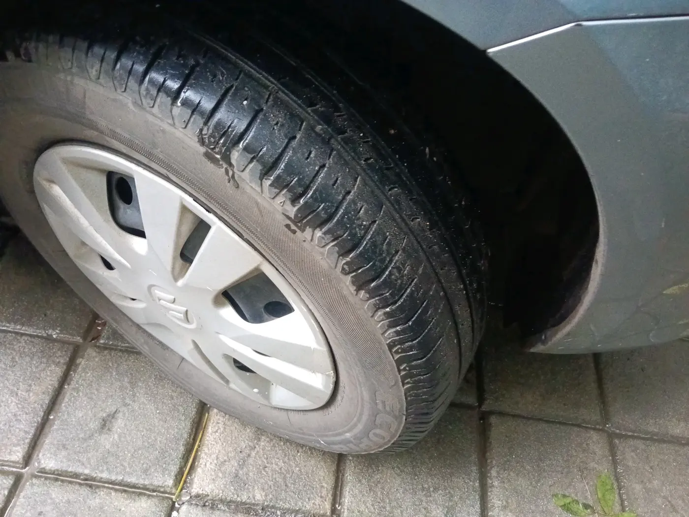 2013 Maruti Swift Dzire VXI, Petrol, Manual, 77,562 km, tyre