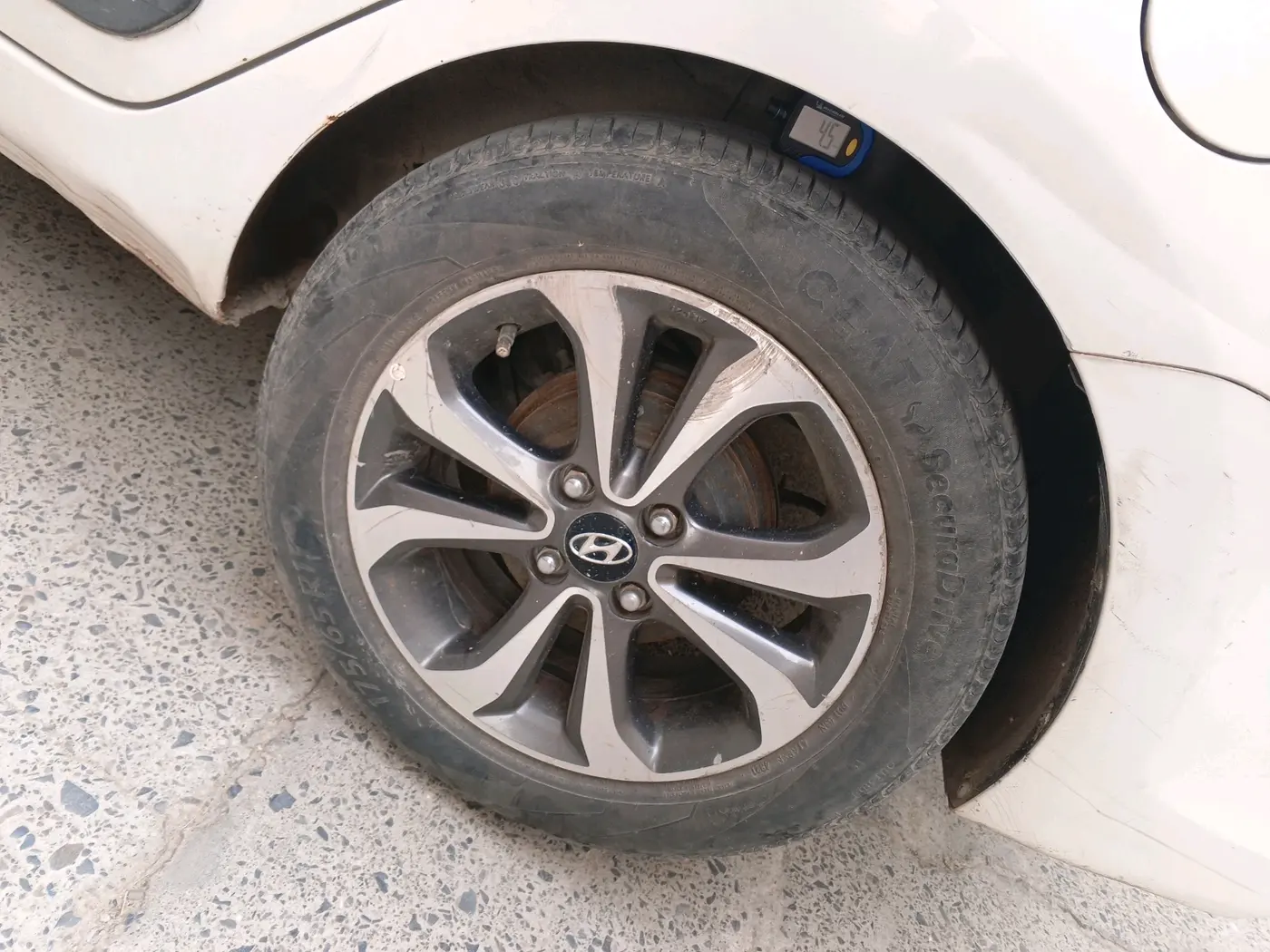 2014 Hyundai Xcent SX 1.2 (O), Petrol, Manual, 63,724 km, tyre