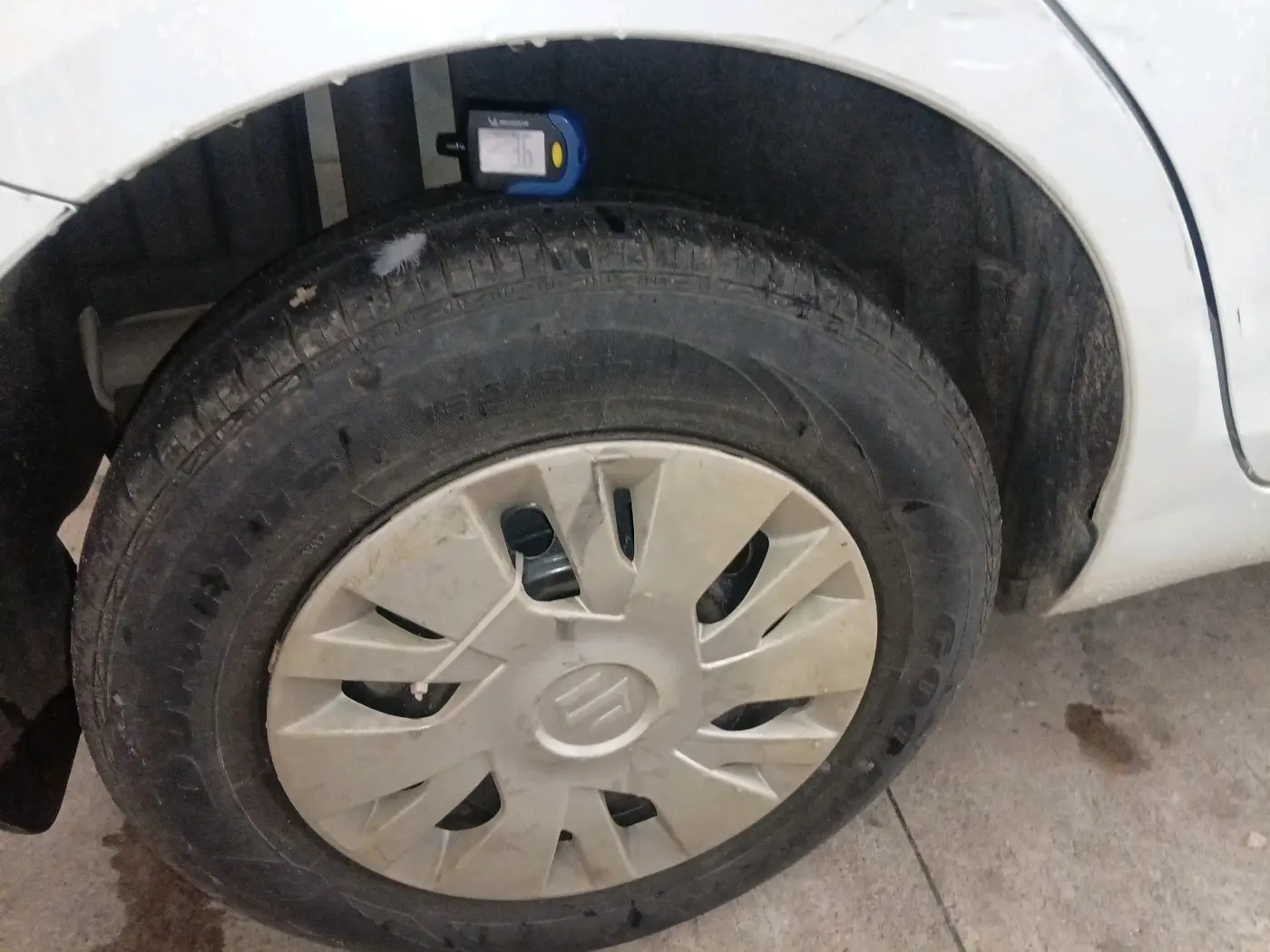 2012 Maruti Swift VXI, Petrol, Manual, 37,746 km, tyre