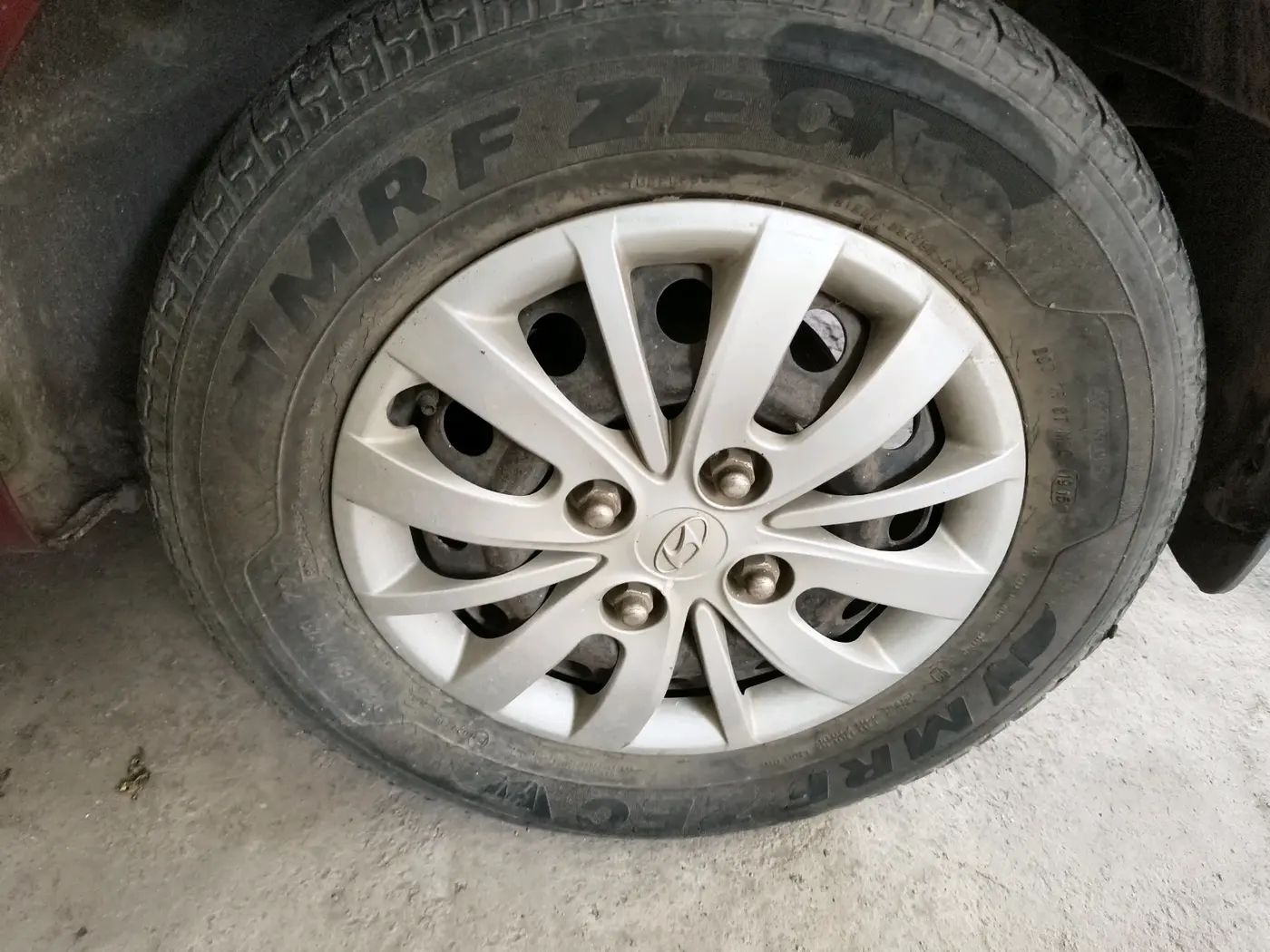 2014 Hyundai i10 SPORTZ 1.1, Petrol, Manual, 36,318 km, tyre