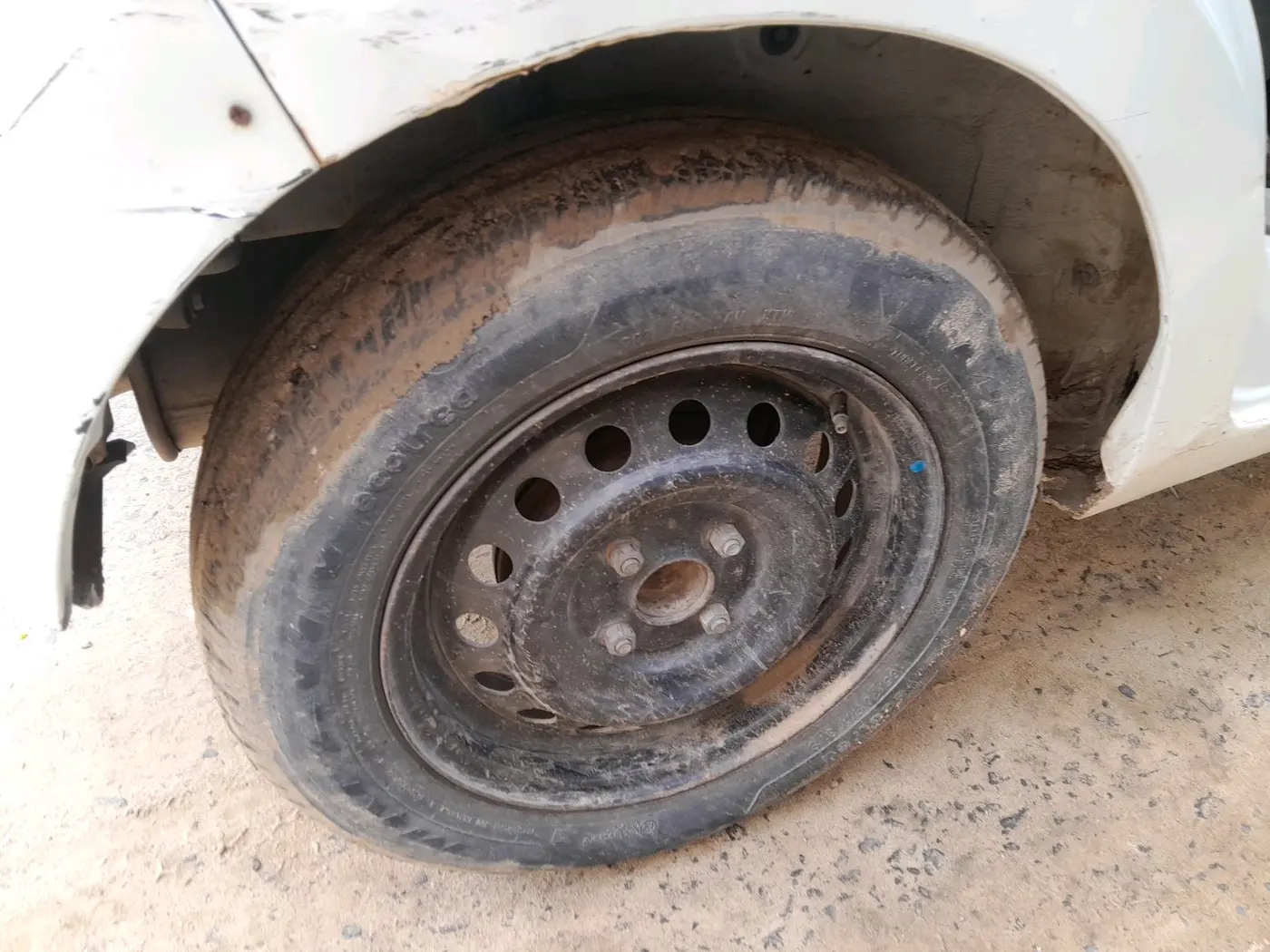 2016 Maruti Celerio VXI CNG, CNG, Manual, 2,00,969 km, tyre