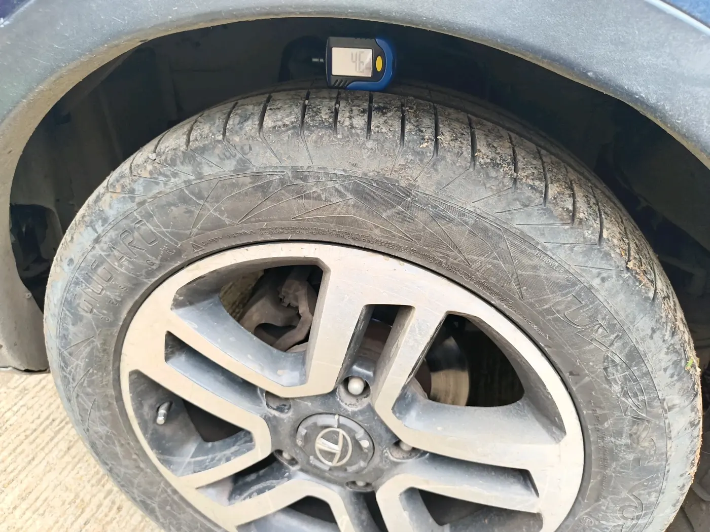 2017 Tata Hexa XTA 4X2 7 STR, Diesel, Automatic, 54,049 km, tyre
