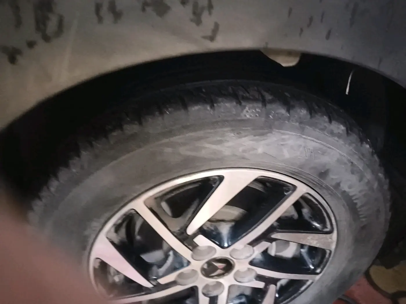 2024 Mahindra XUV 3XO AX5L 1.2 TGDi AT, Petrol, Automatic, 47,978 km, tyre
