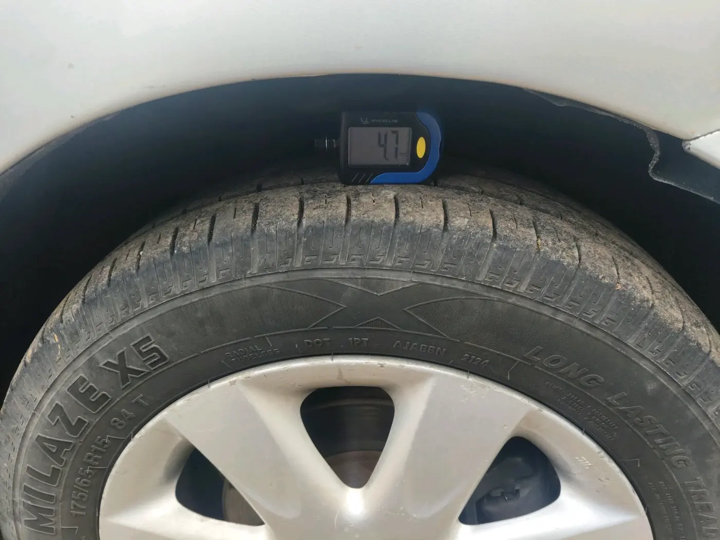 2012 Nissan Micra XV DIESEL, Diesel, Manual, 1,65,799 km, tyre