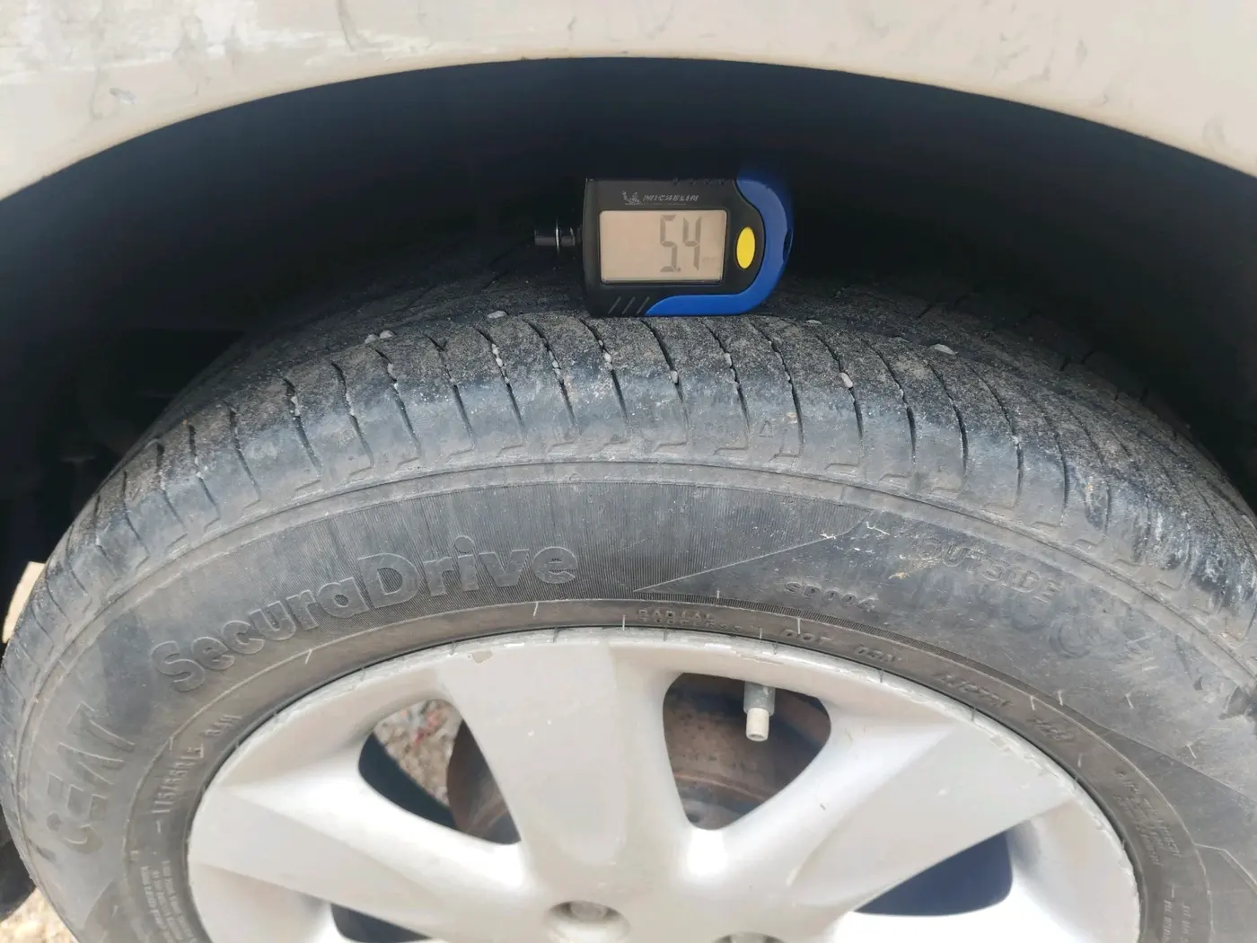 2012 Nissan Micra XV DIESEL, Diesel, Manual, 1,65,799 km, tyre