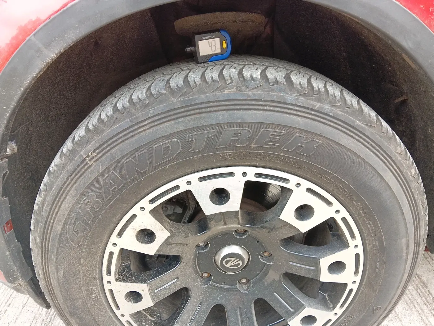 2013 Mahindra XUV500 W6, Diesel, Manual, 77,778 km, tyre