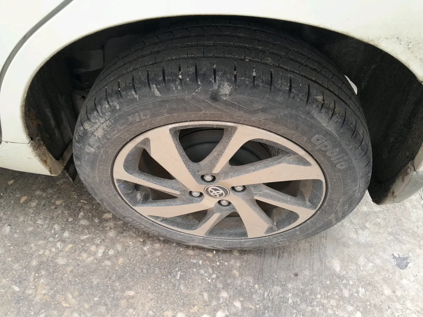2025 Toyota Glanza G E-CNG, CNG, Manual, 19,564 km, tyre