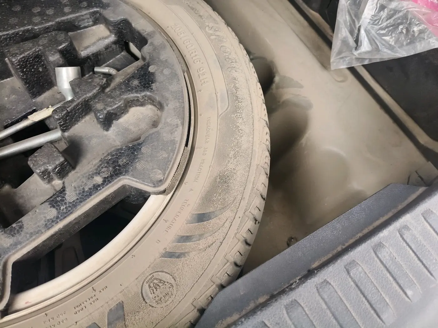 2017 Maruti Vitara Brezza VDI, Diesel, Manual, 98,500 km, tyre