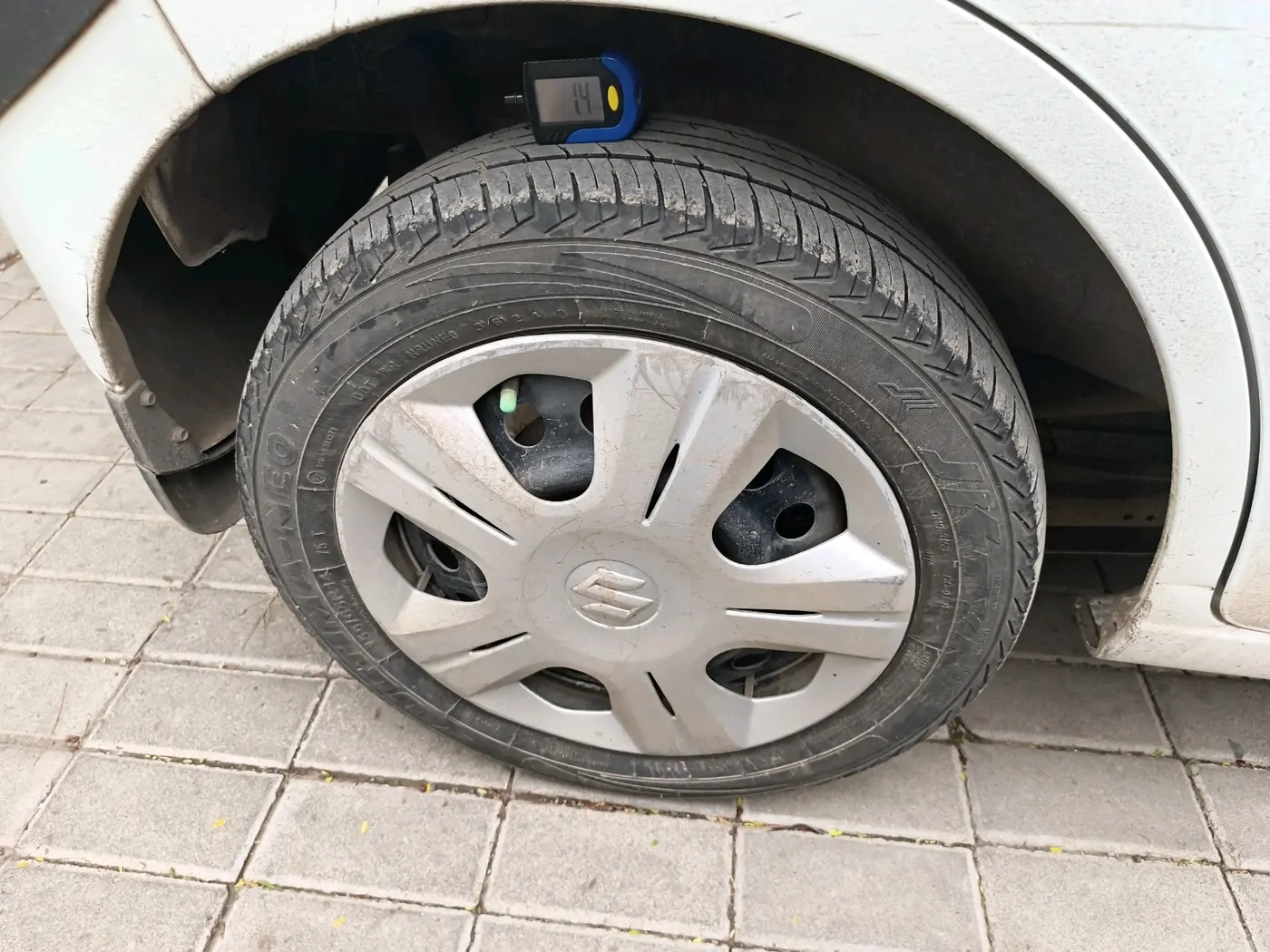 2017 Maruti Wagon R 1.0 VXI, Petrol, Manual, 1,15,830 km, tyre