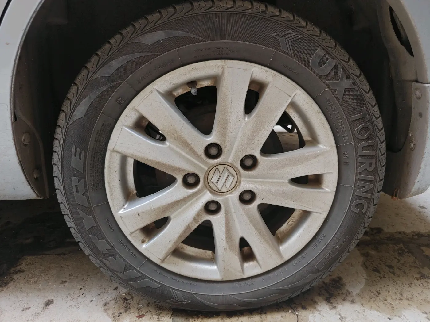 2015 Maruti Ertiga ZXI+, CNG, Manual, 1,24,646 km, tyre