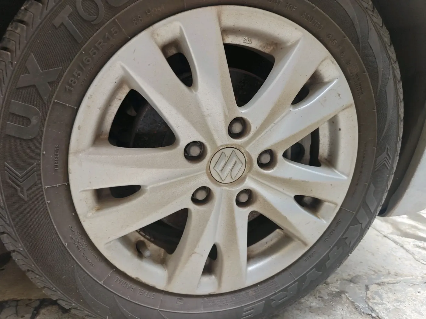 2015 Maruti Ertiga ZXI+, CNG, Manual, 1,24,646 km, tyre