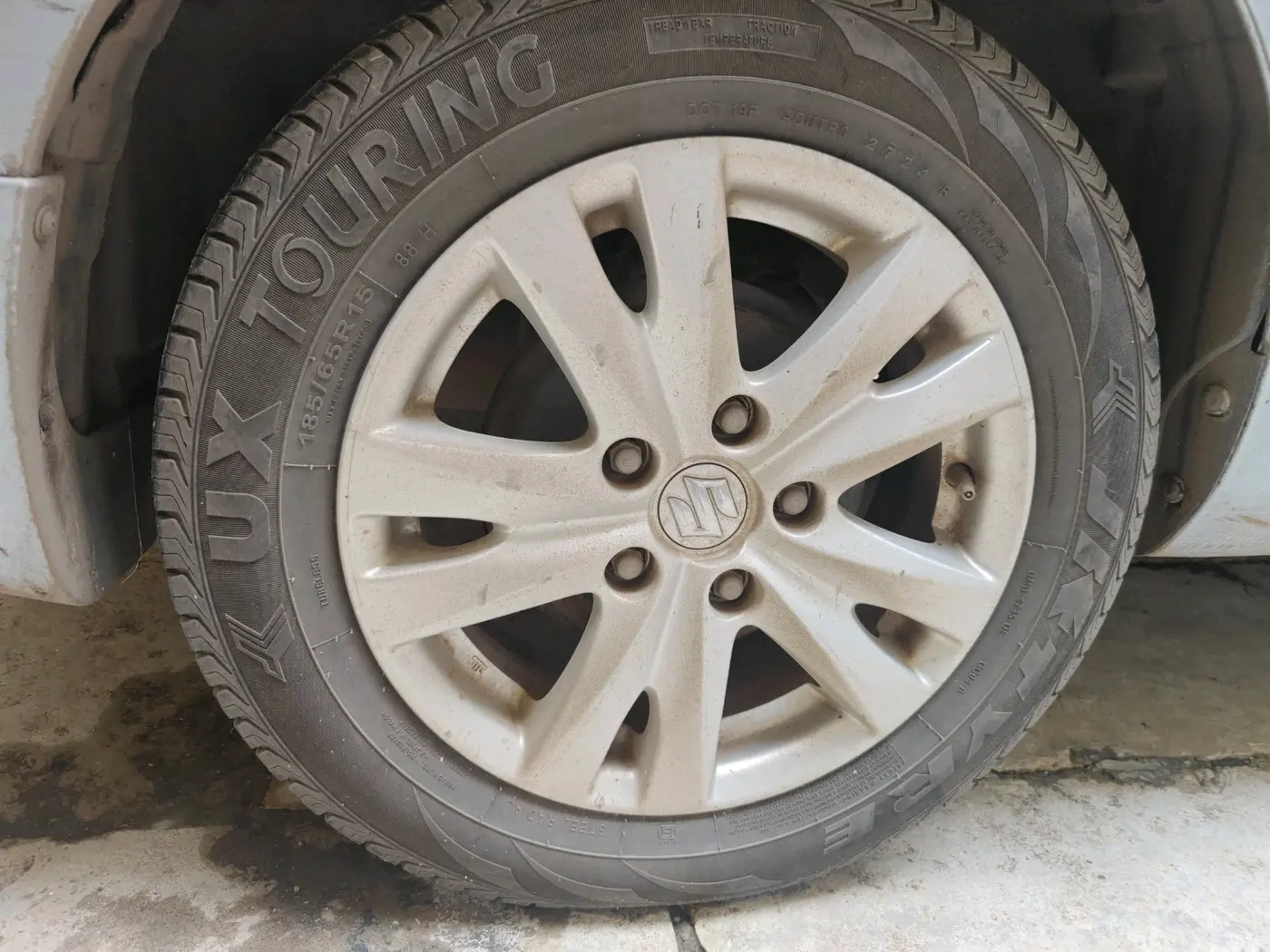 2015 Maruti Ertiga ZXI+, CNG, Manual, 1,24,646 km, tyre