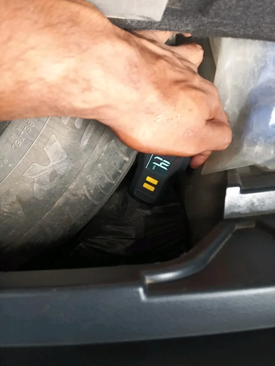 2022 Mahindra XUV300 W8 (O) 1.2 PETROL, Petrol, Manual, 1,03,357 km, tyre