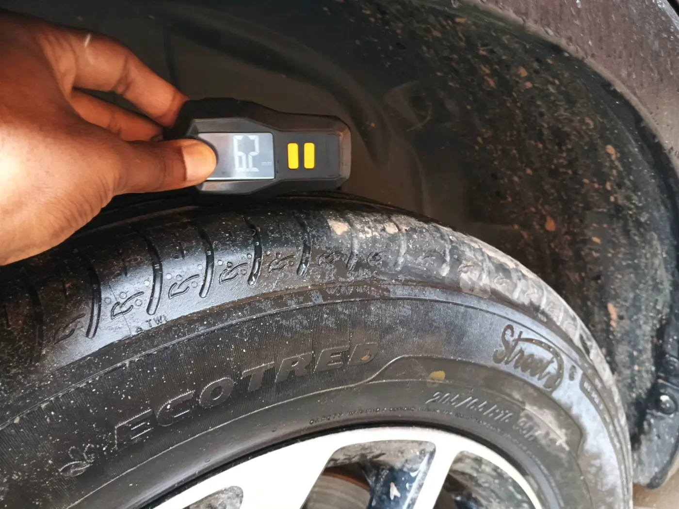2022 Mahindra XUV300 W8 (O) 1.2 PETROL, Petrol, Manual, 1,03,357 km, tyre