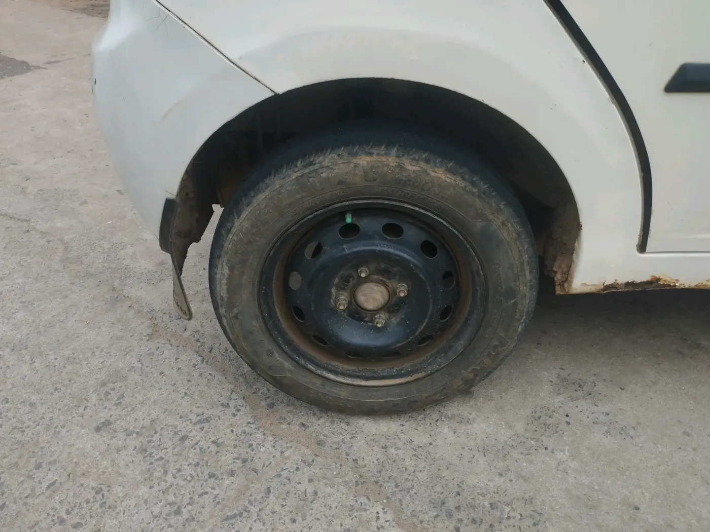 2012 Tata Indica Vista LX QUADRAJET, Diesel, Manual, 1,67,517 km, tyre