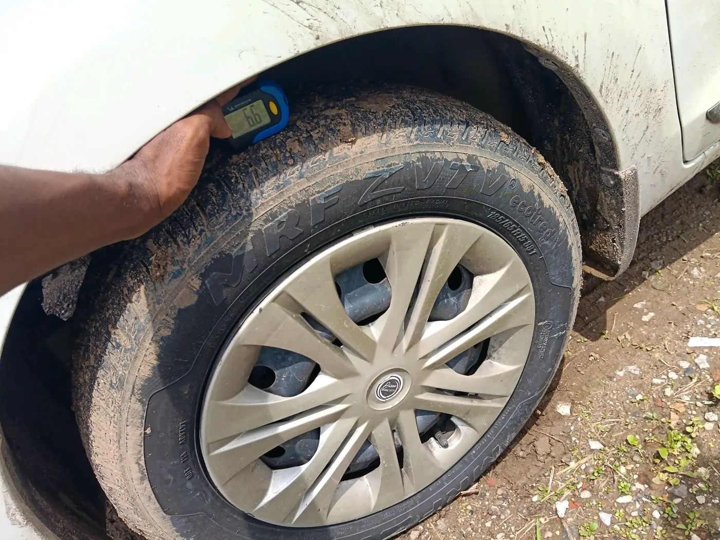 2020 Maruti Ertiga VXI SHVS, CNG, Manual, 65,780 km, tyre